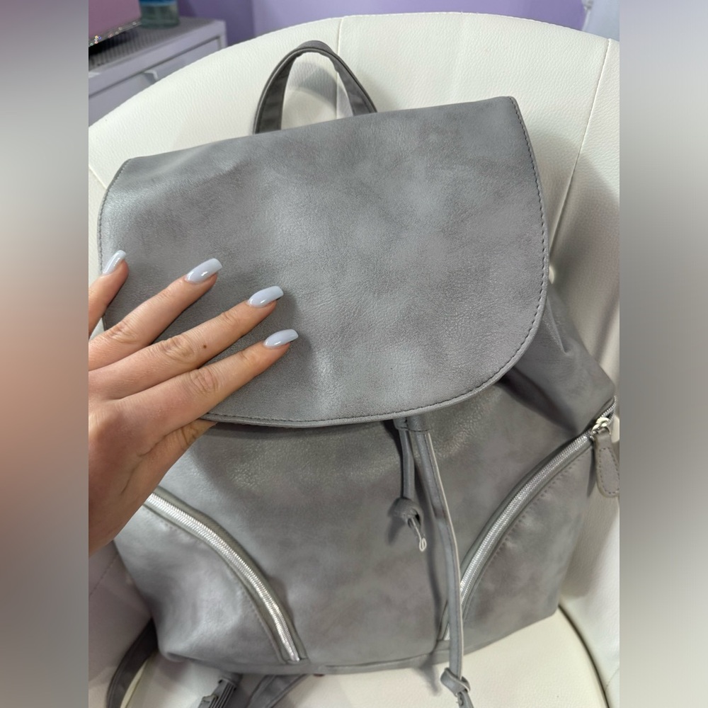 New gray backpack - Picture 4 of 9